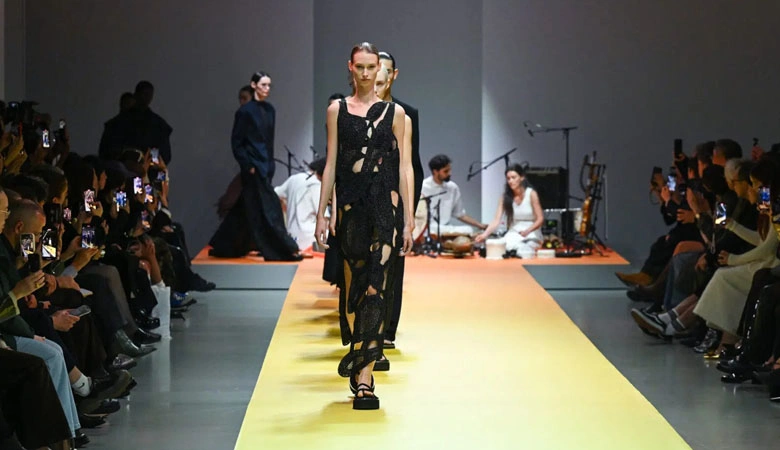 CFCL_VOL.9_RUNWAY_Main_001